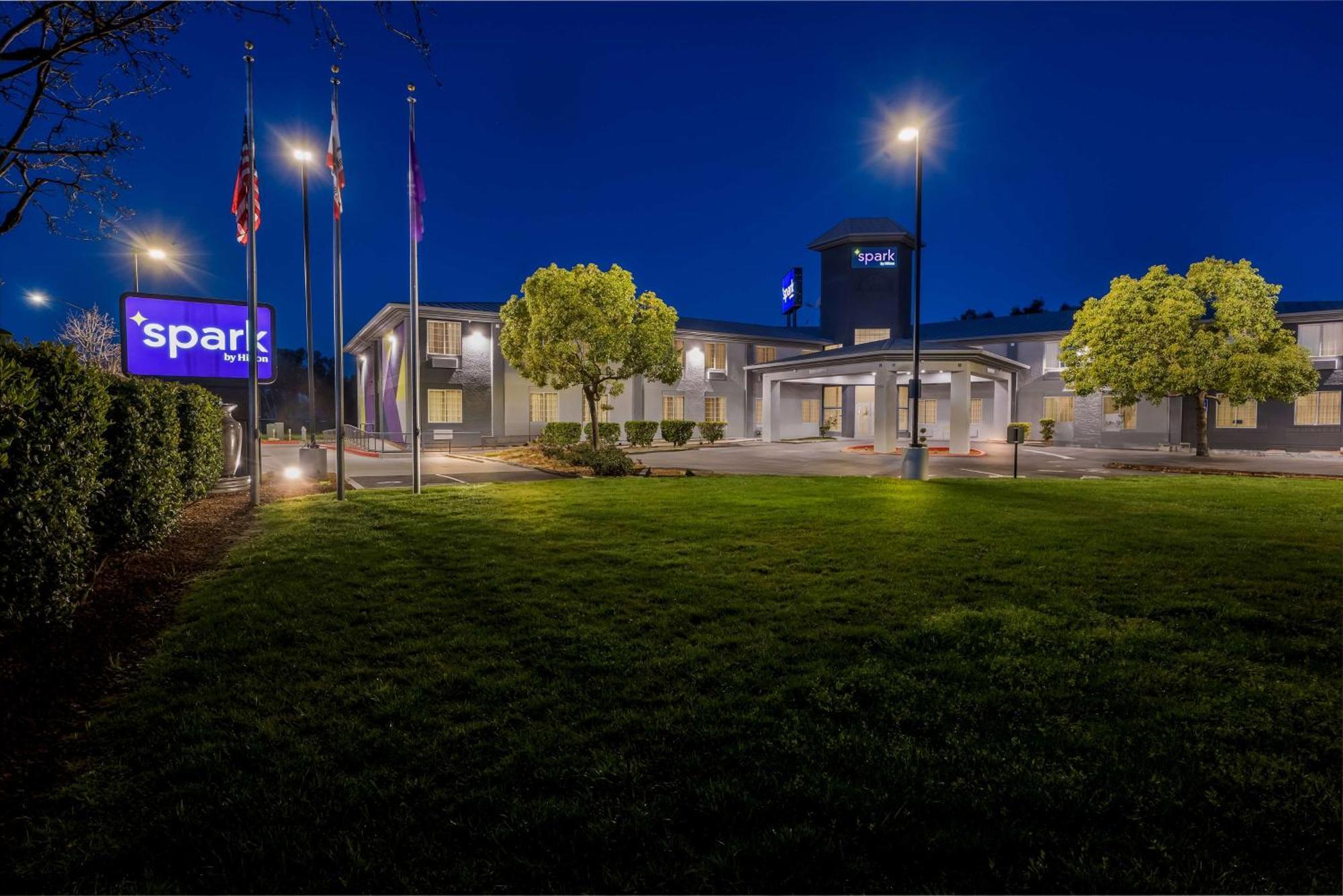 Spark By Hilton Williams Newly Opened 2025 Exterior foto