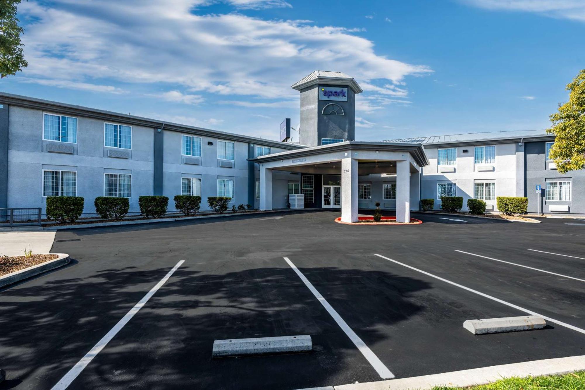 Spark By Hilton Williams Newly Opened 2025 Exterior foto